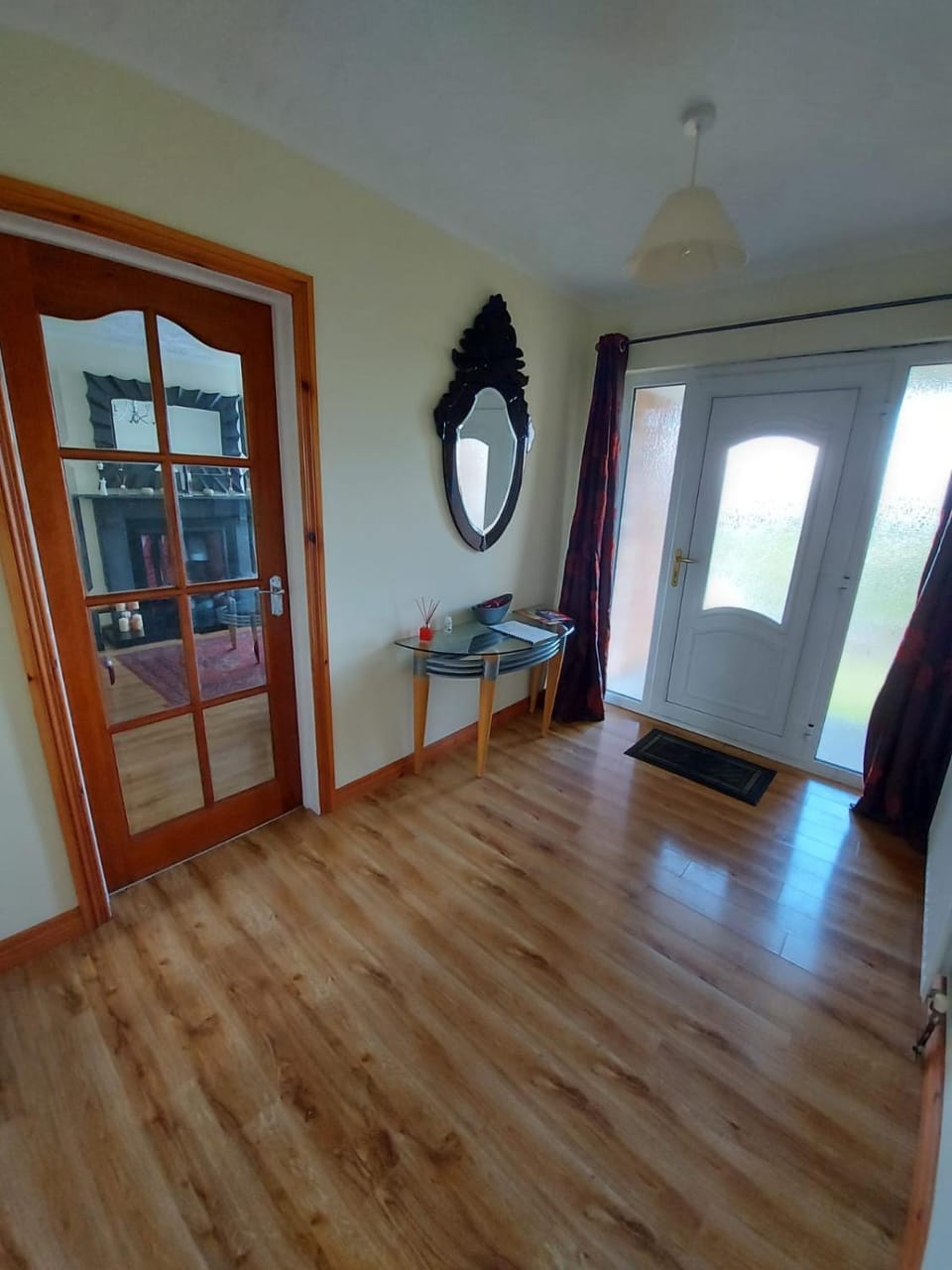 HOMELY YELLOW BUNGALOW -Articlave-near Castlerock House in Northern Ireland