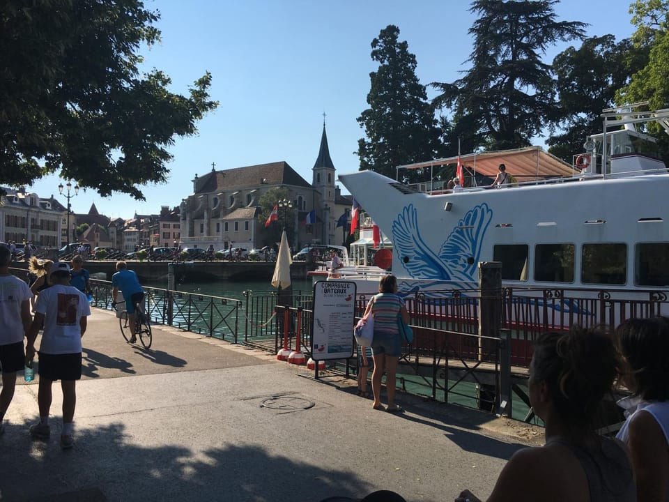 Nearby landmark, Neighbourhood, Natural landscape