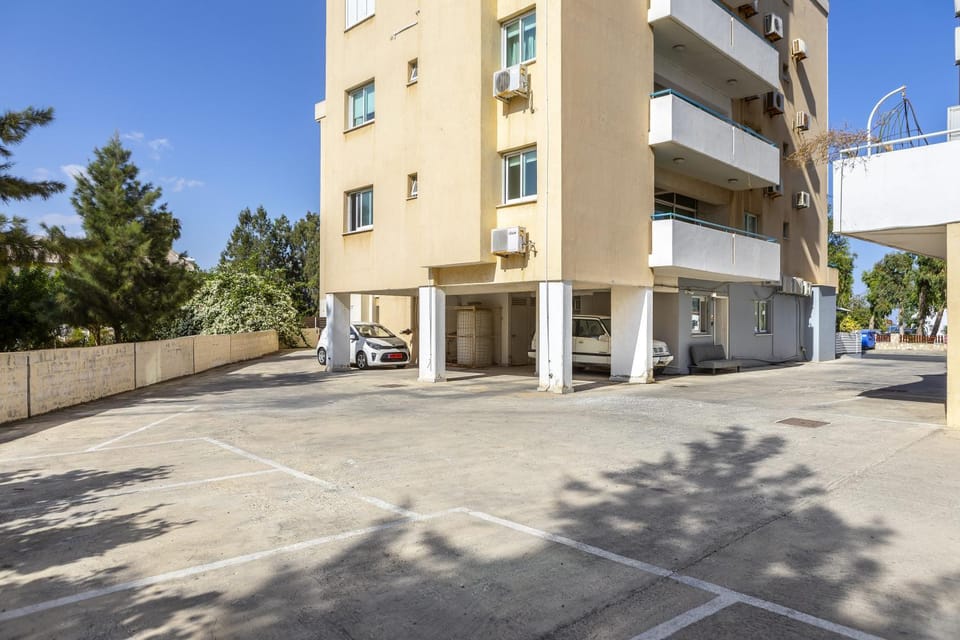 Atlantis Apartments 50m from Makenzy seafront Apartment in Larnaca