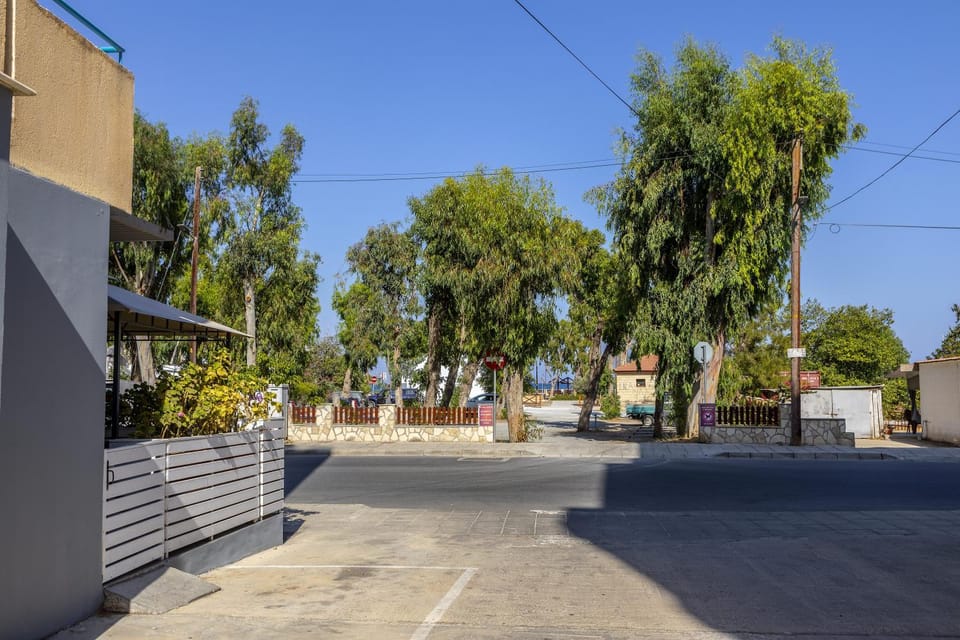 Atlantis Apartments 50m from Makenzy seafront Apartment in Larnaca