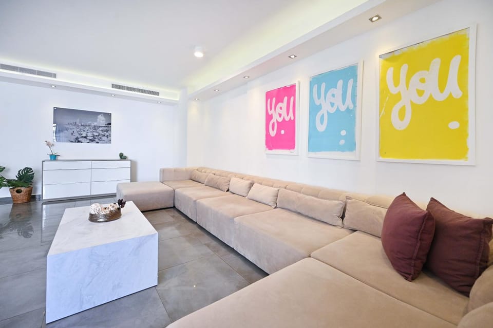 Living room, Decorative detail, Seating area
