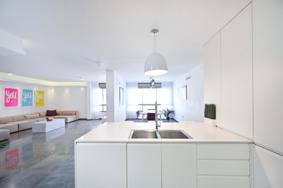 Kitchen or kitchenette, Seating area