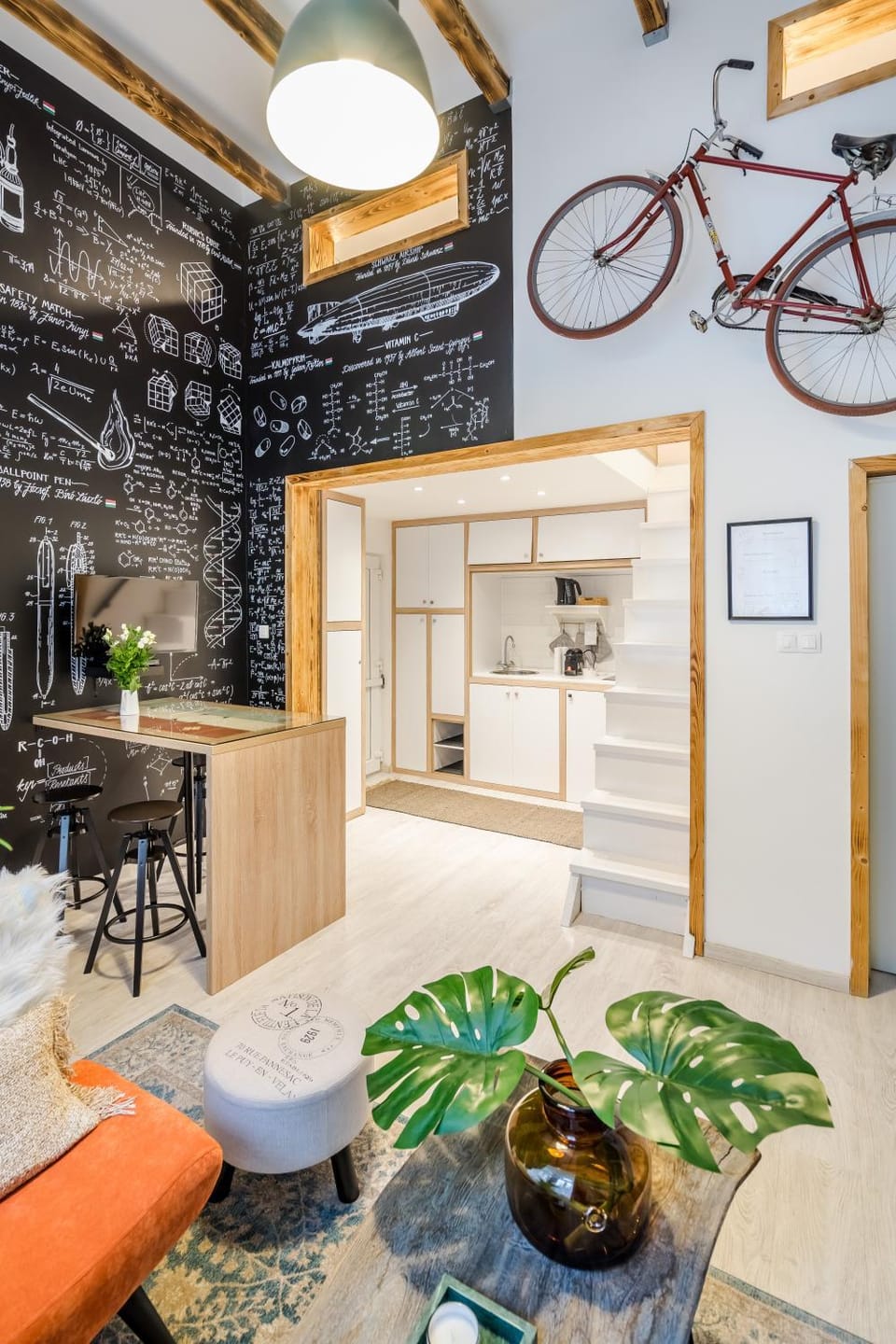 Kitchen or kitchenette, Decorative detail, Dining area