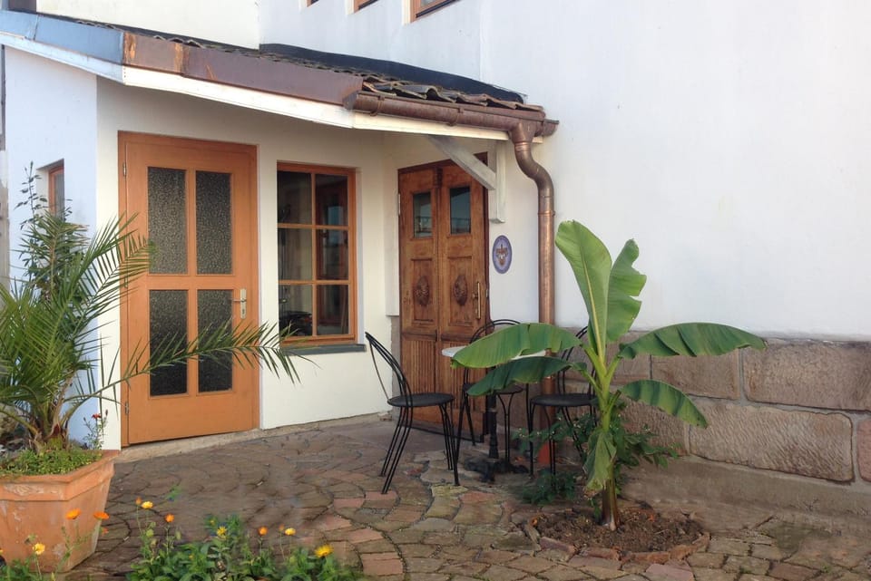 Property building, Patio, Facade/entrance