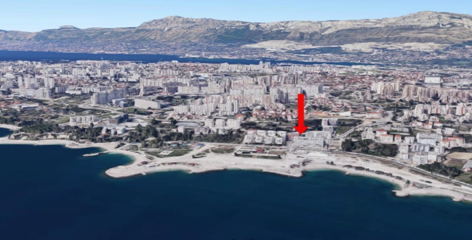 Property building, Facade/entrance, Bird's eye view, Sea view, Location