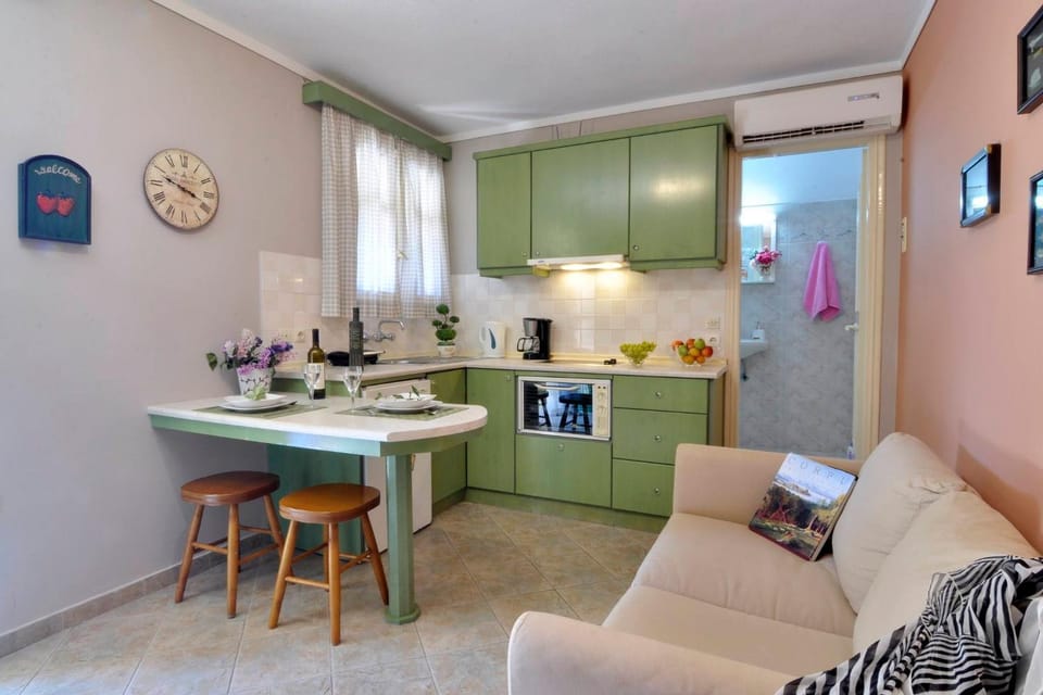 Kitchen or kitchenette, Living room