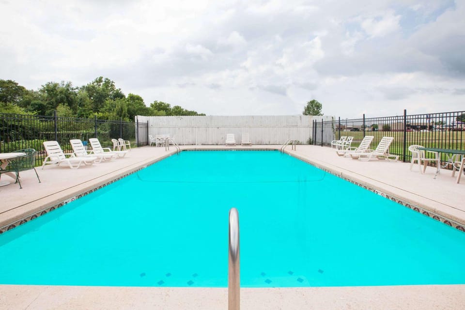 On site, Pool view, Swimming pool, Swimming pool
