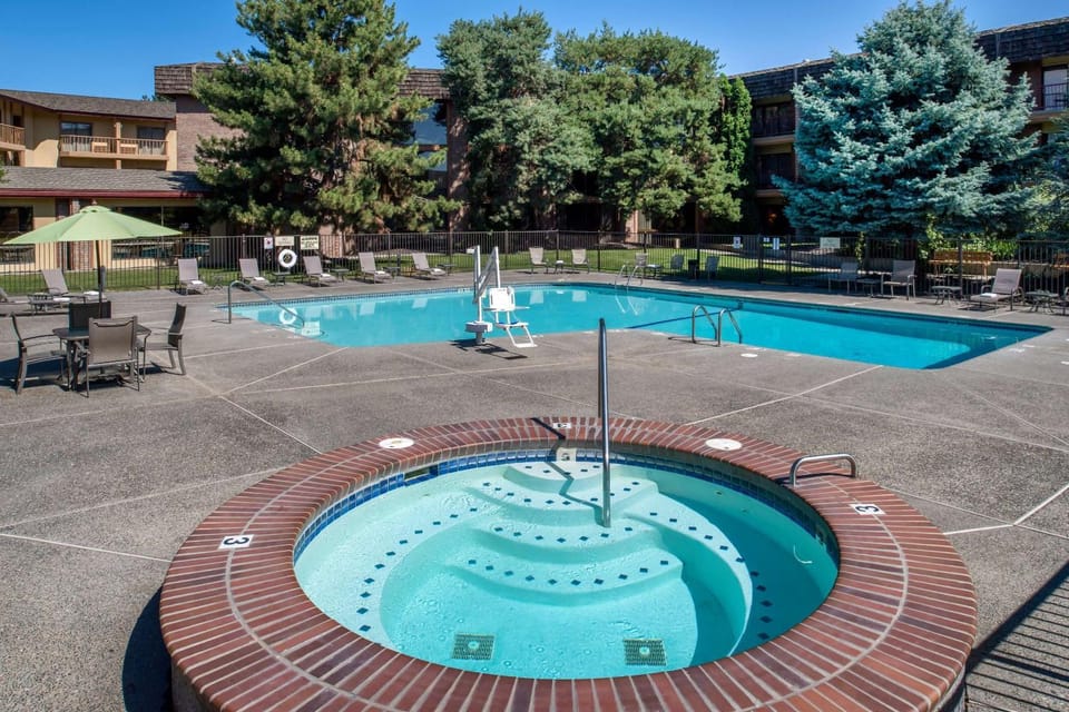 Hot Tub, Swimming pool, Swimming pool