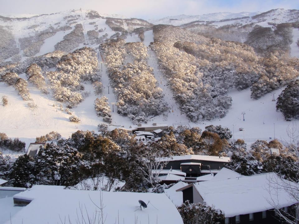 Neighbourhood, Natural landscape, Winter, Skiing, Hiking, Mountain view