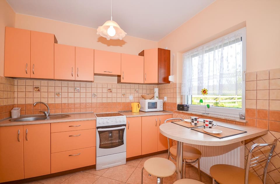 Coffee/tea facilities, Kitchen or kitchenette, Dining area, minibar, stove