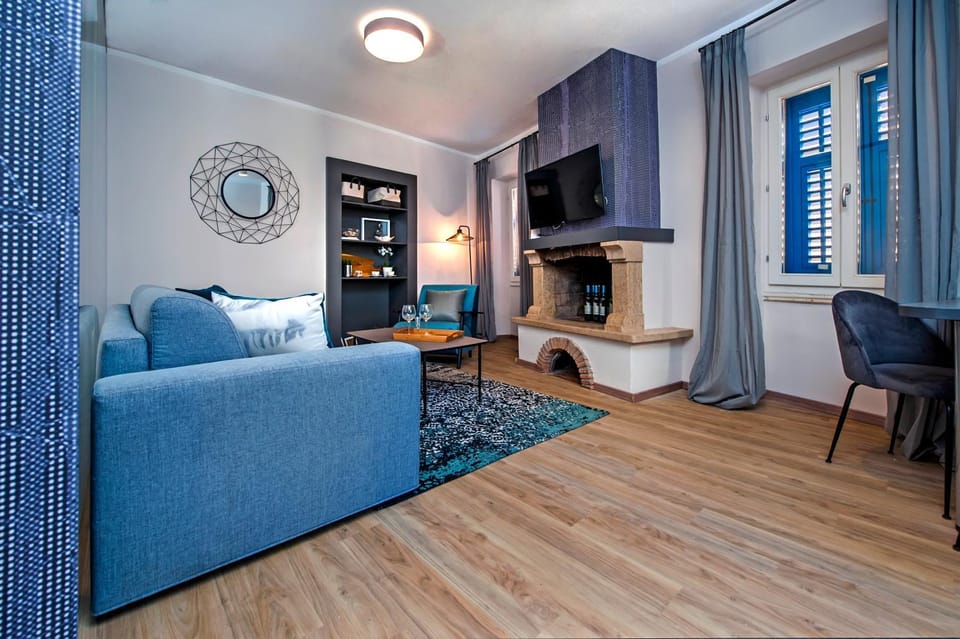 TV and multimedia, Living room, Dining area