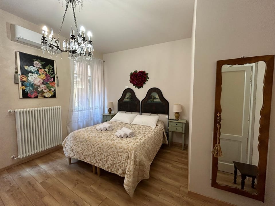 Bed, Photo of the whole room, internet
