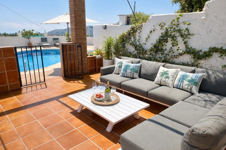 Off site, Garden, Balcony/Terrace, Lounge or bar, Swimming pool, sunbed