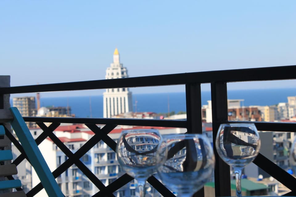 Balcony/Terrace, City view, Landmark view, Sea view, Street view