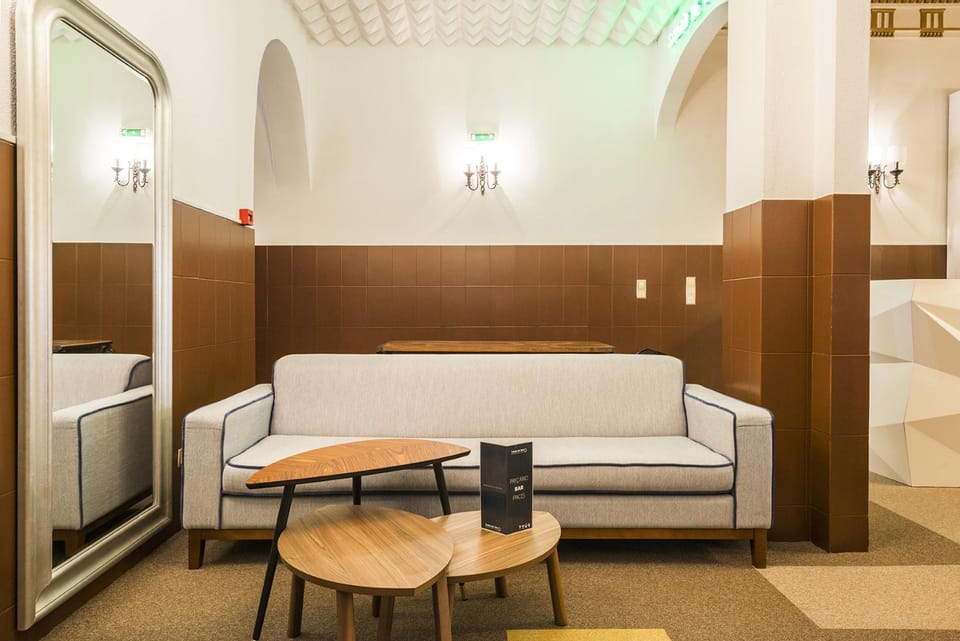 Communal lounge/ TV room