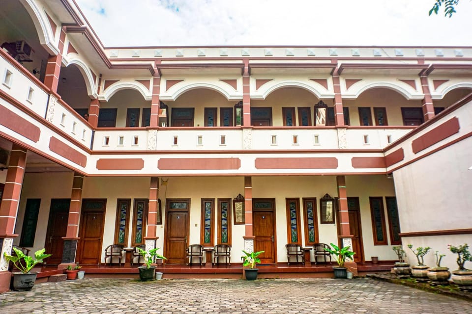 Property building, Facade/entrance, Balcony/Terrace