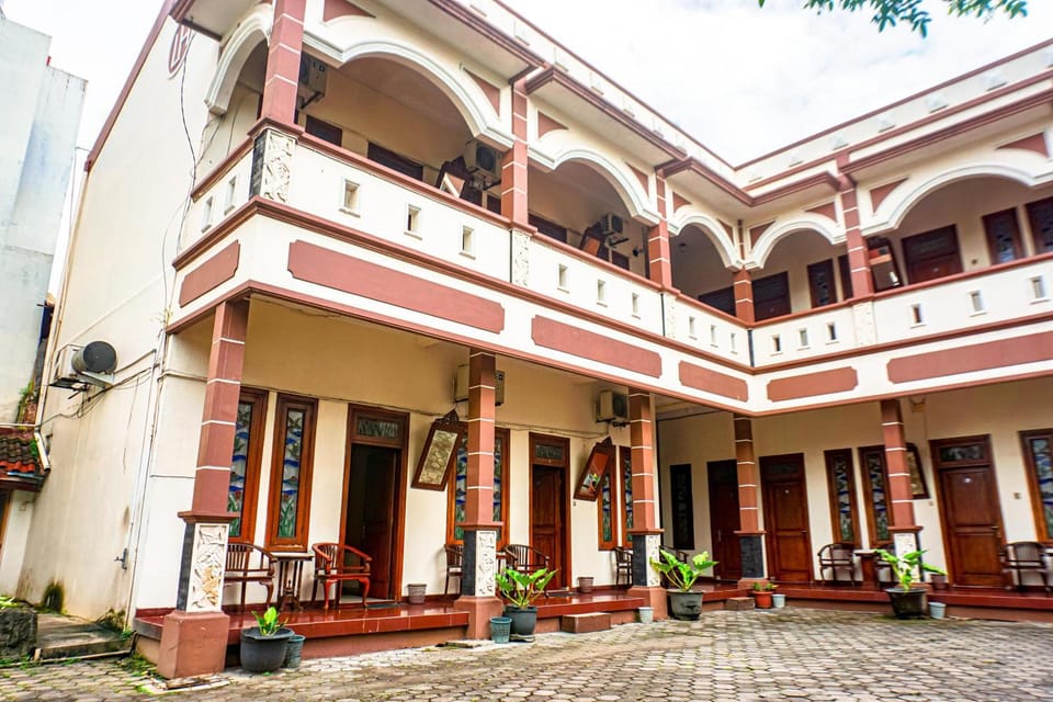 Property building, Facade/entrance, Balcony/Terrace