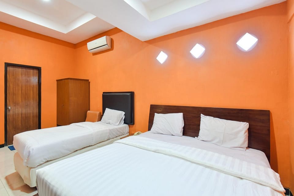Bed, Photo of the whole room, Bedroom, air conditioner