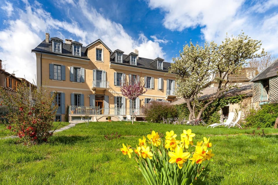 Property building, Spring, Day, Garden, Garden view