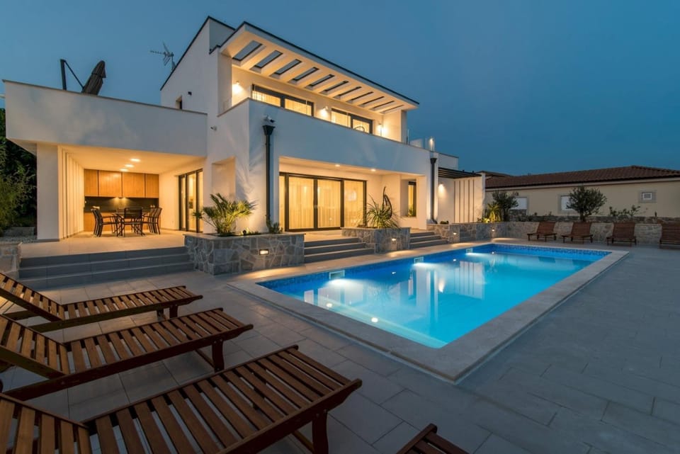 Property building, Garden, Balcony/Terrace, Seating area, Sea view, Swimming pool