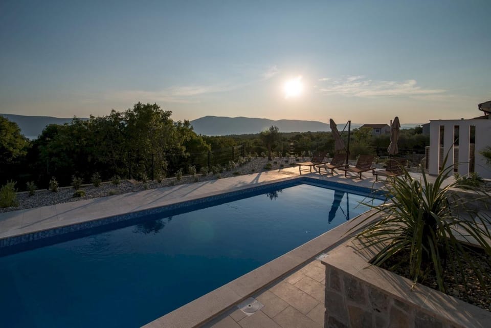 Balcony/Terrace, Sea view, Swimming pool
