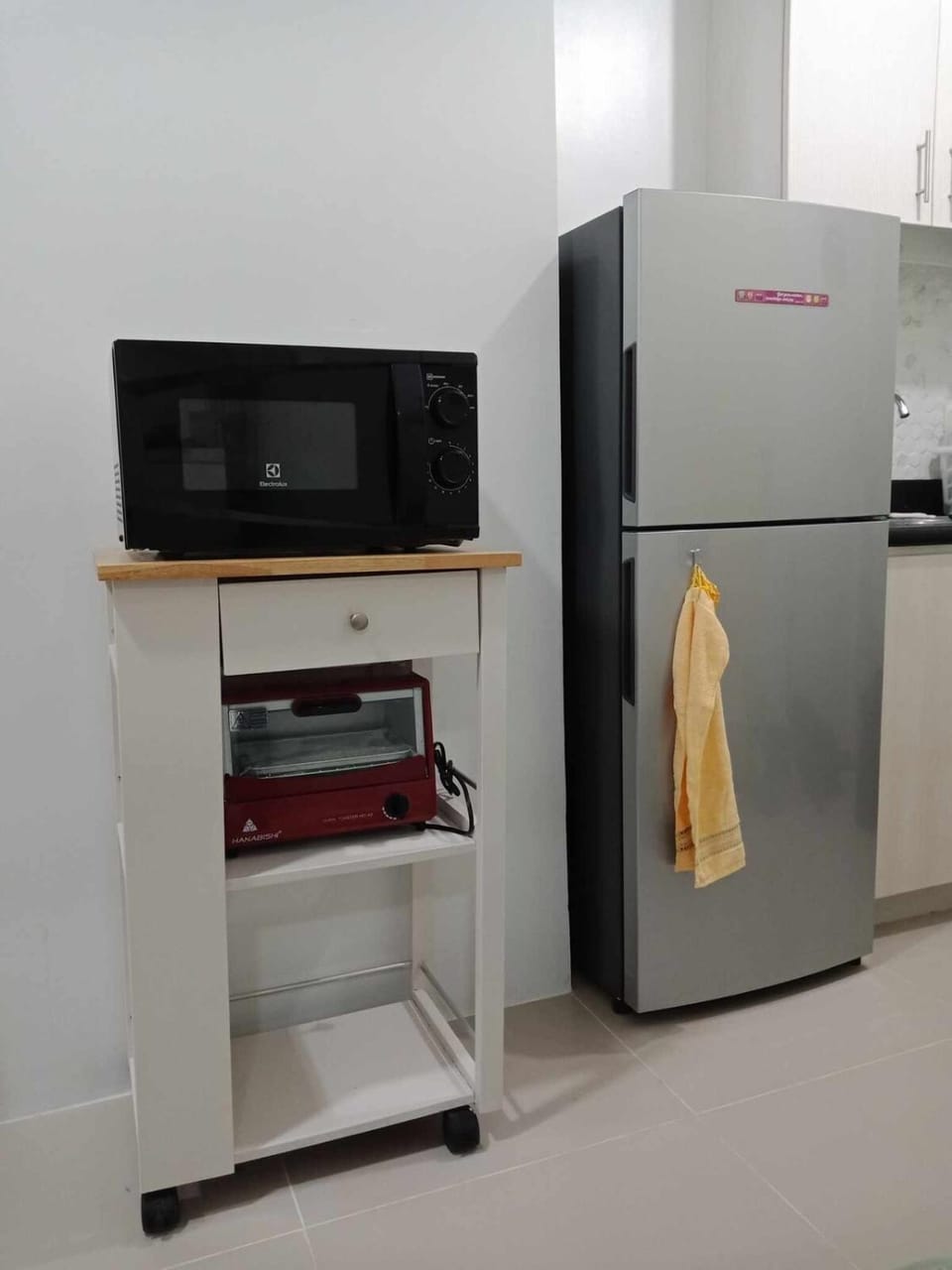 1BR Makati Condo-Pool View with Fiber Line Internet Apartment in Makati