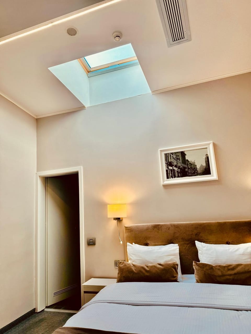 Bed, Photo of the whole room