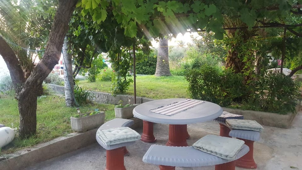 Facade/entrance, Natural landscape, BBQ facilities, Garden, Balcony/Terrace, Garden view, Sea view