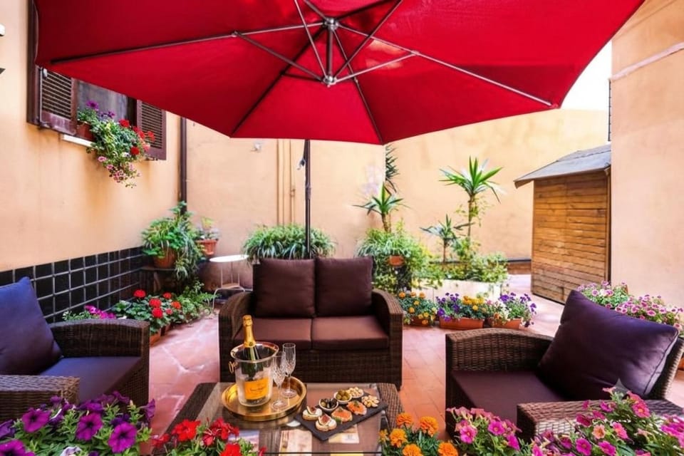 Patio, Garden, Food and drinks