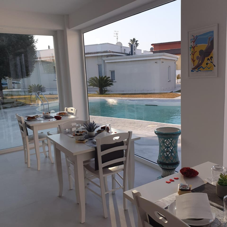 Pool view, Breakfast