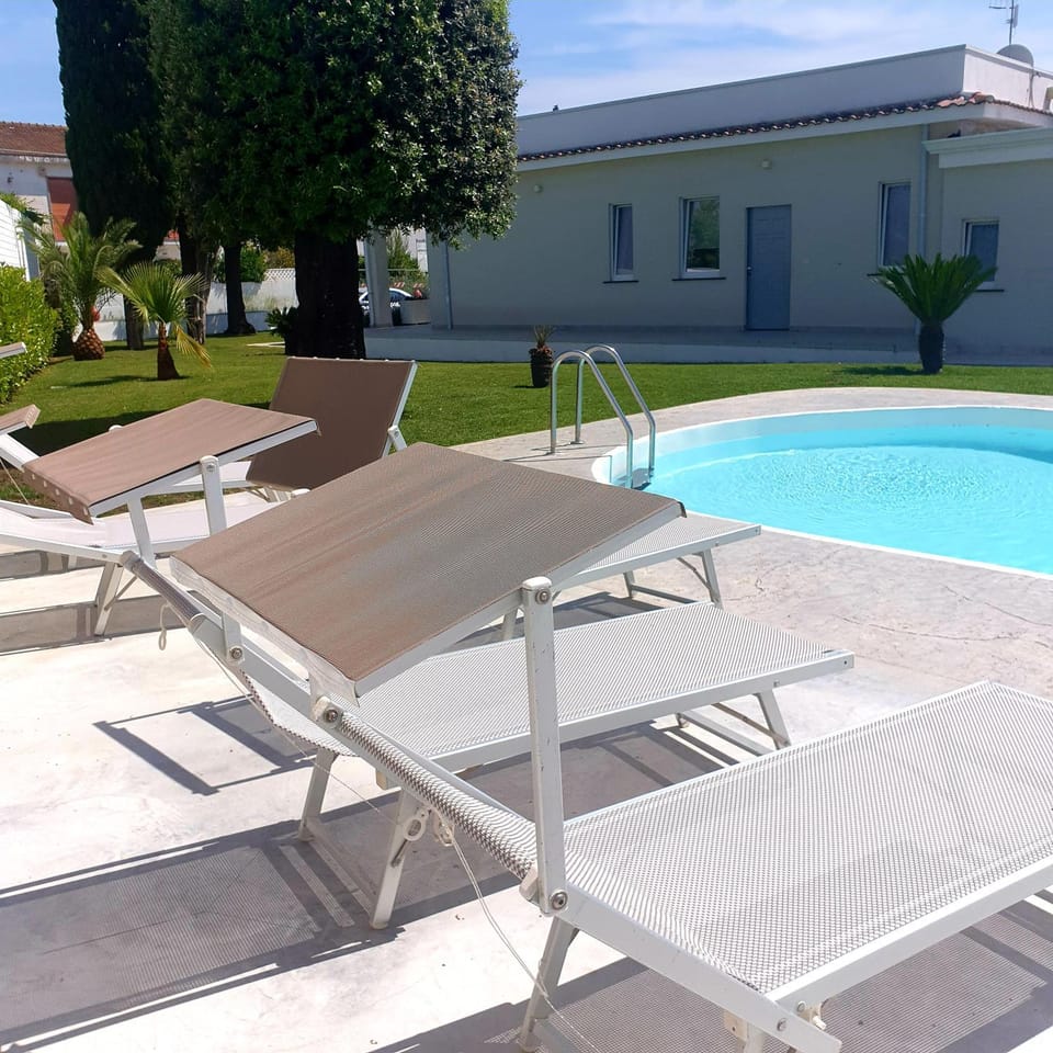 Garden, Swimming pool, Swimming pool