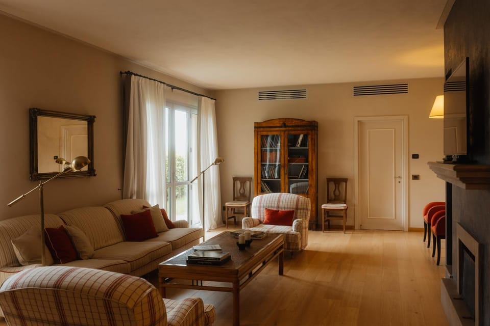 Living room, Seating area