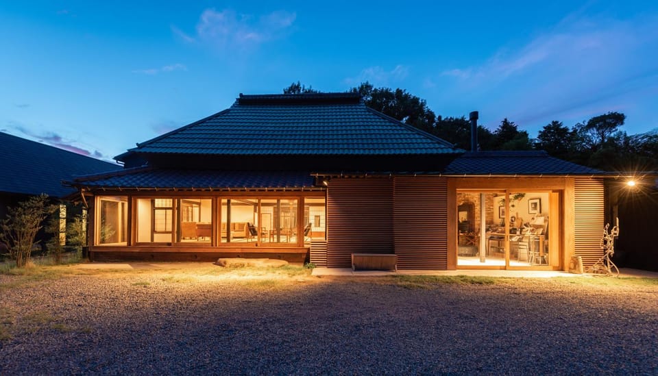 Property building, Facade/entrance, Night