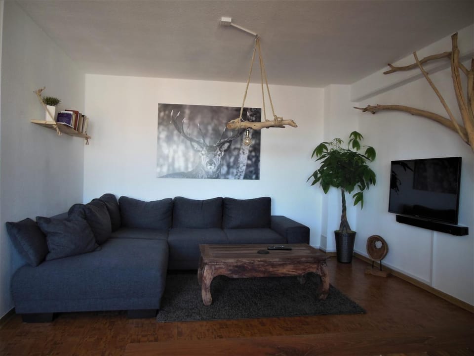 Living room, Text overlay