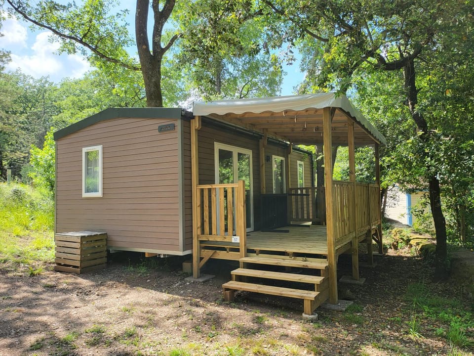 Camping de Graniers Campground/ 
RV Resort in Occitanie