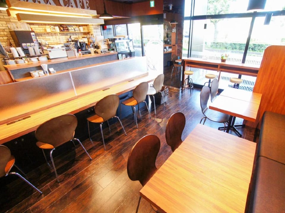Restaurant/places to eat, Area and facilities