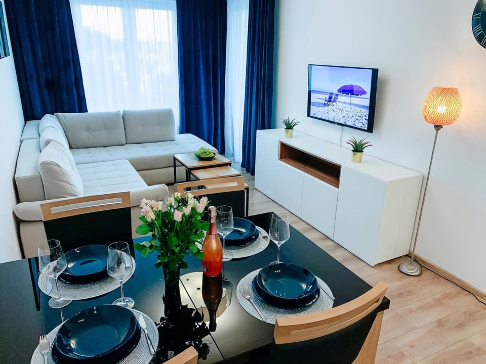 TV and multimedia, View (from property/room), Living room, Other, Photo of the whole room, Decorative detail, Seating area, On site, City view, Area and facilities, Quiet street view
