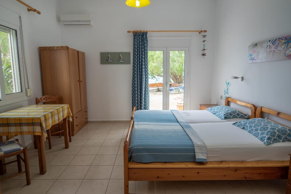 Property building, Bed, Photo of the whole room, Bedroom