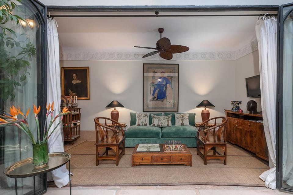 Communal lounge/ TV room