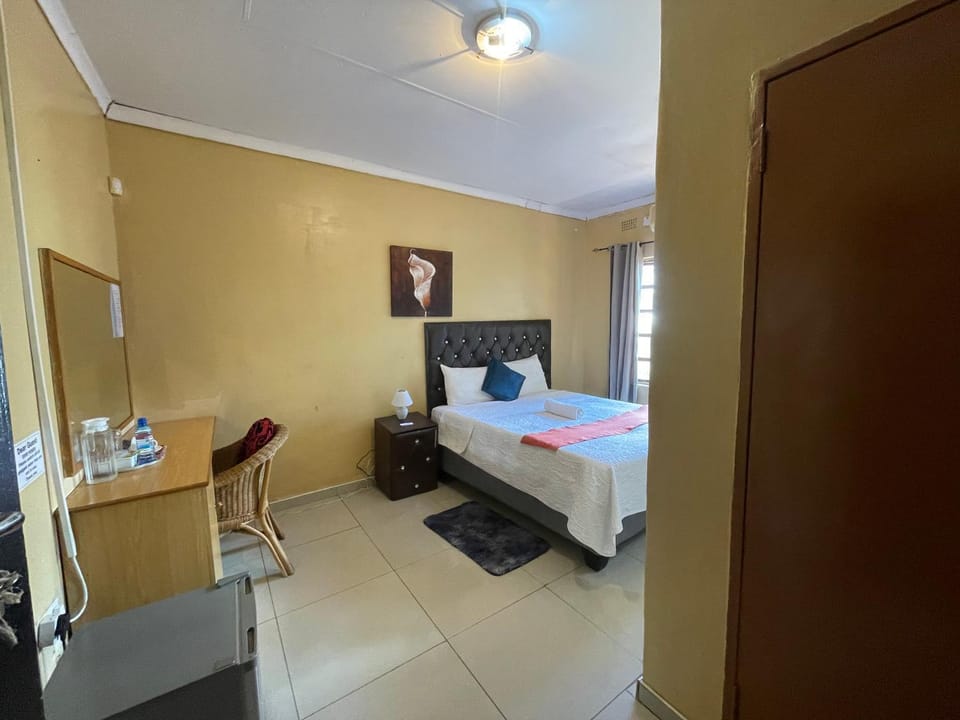 Ntshe River Lodge Bed and Breakfast in Africa