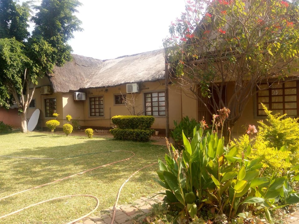 Ntshe River Lodge Bed and Breakfast in Zimbabwe
