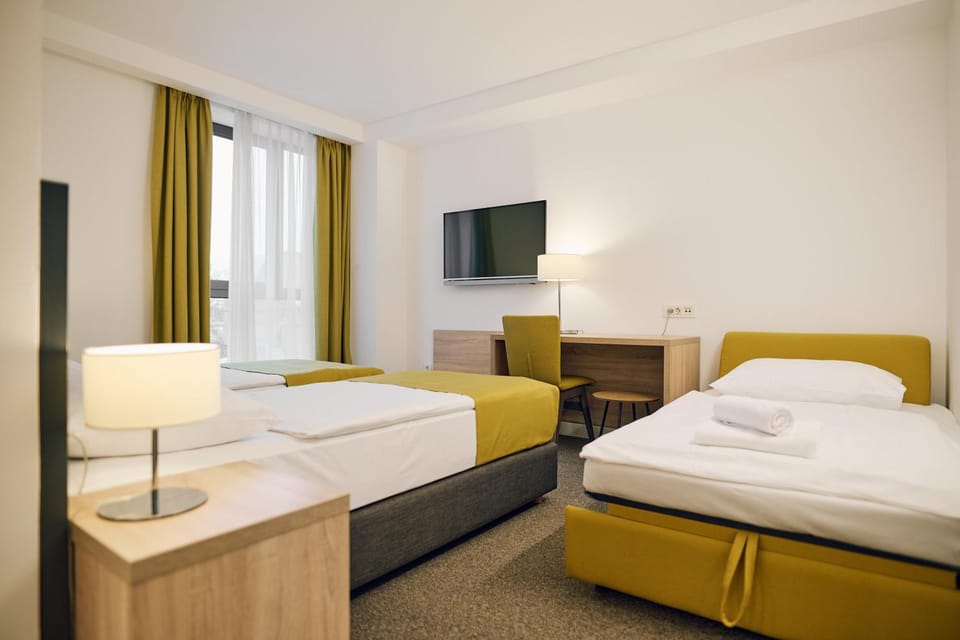 Bed, TV and multimedia, View (from property/room), Bedroom, furniture