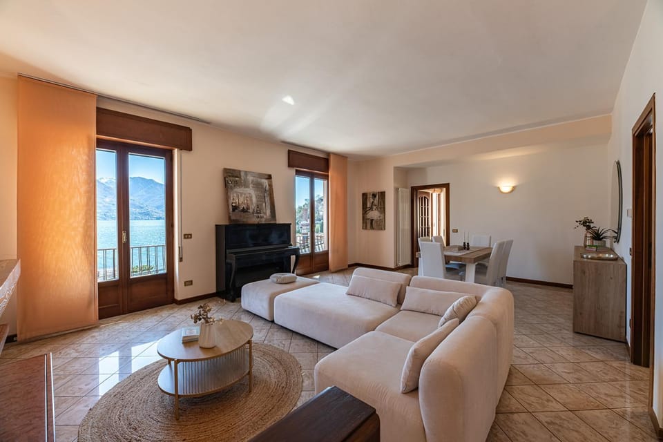 Living room, Lake view