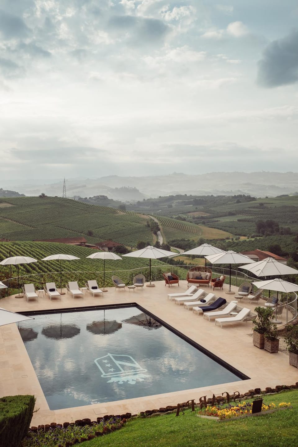 Property building, Bird's eye view, Swimming pool
