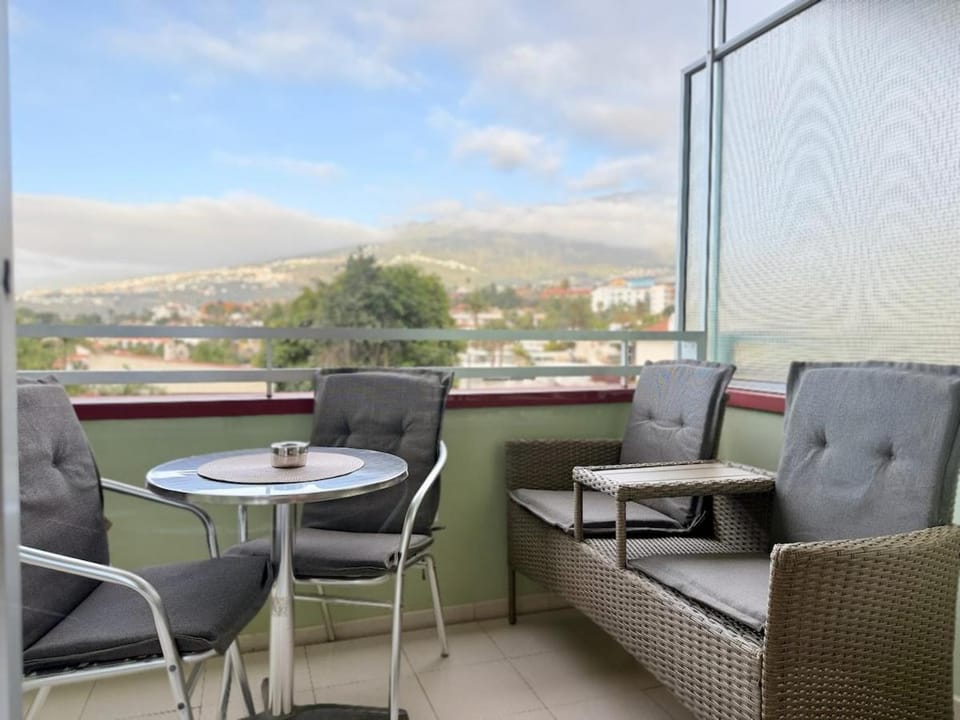 Balcony/Terrace, Mountain view