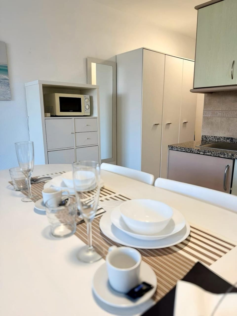 Kitchen or kitchenette, Dining area