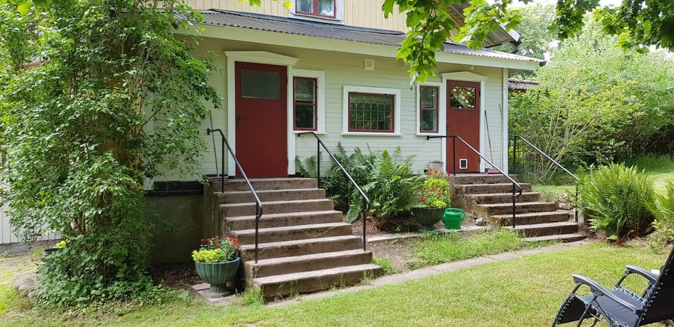 Property building, Patio, Facade/entrance, Day, Summer, Garden, On site