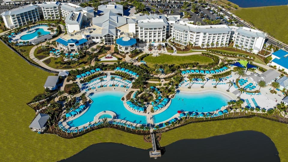 Bird's eye view, Swimming pool