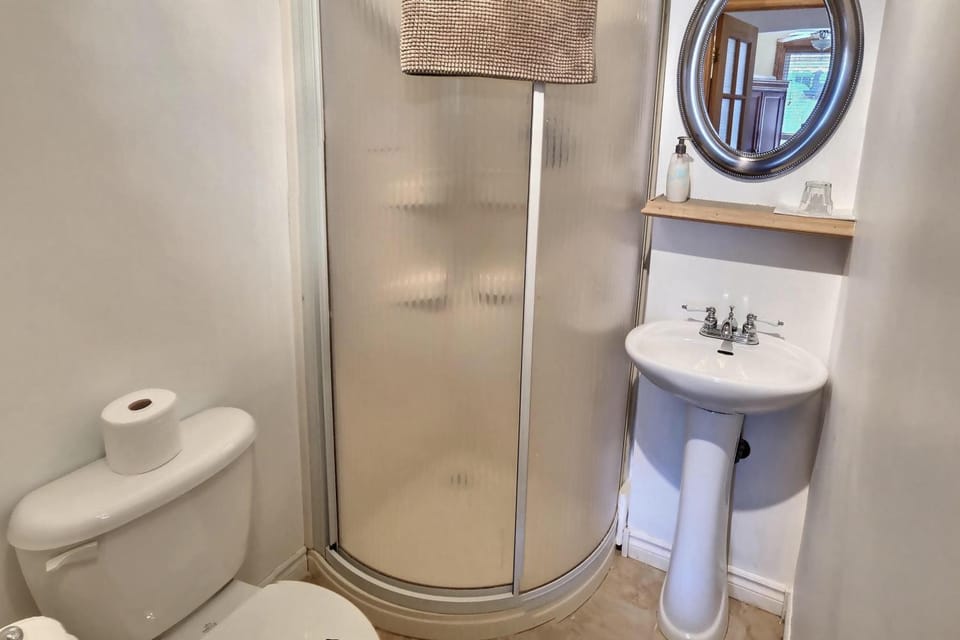 Shower, Toilet, Bathroom