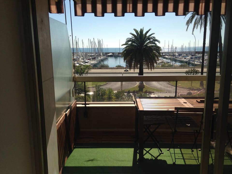 Appartement Front de Mer avec Piscine Apartment in Menton